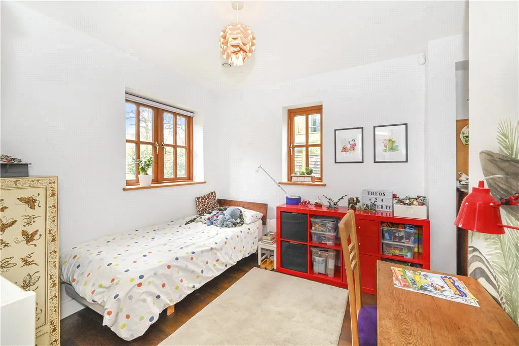 Gloucester Drive, London, N4 2, photo 50
