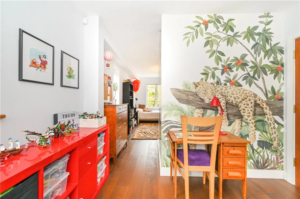 Gloucester Drive, London, N4 2, photo 66