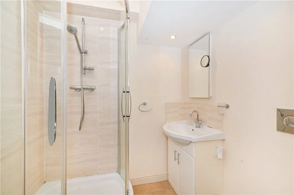 Gloucester Drive, London, N4 2, photo 51