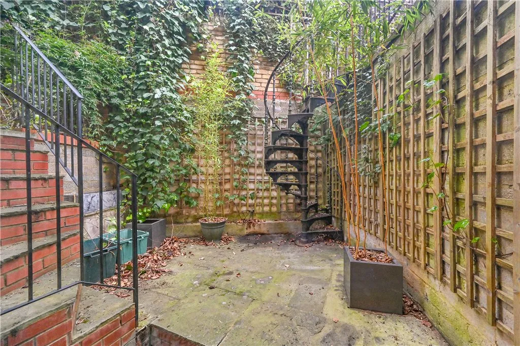 Gloucester Drive, London, N4 2, photo 30