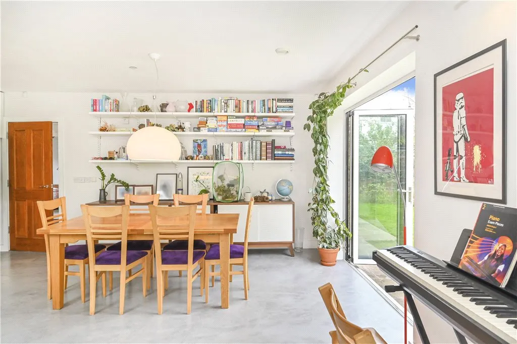 Gloucester Drive, London, N4 2, photo 20