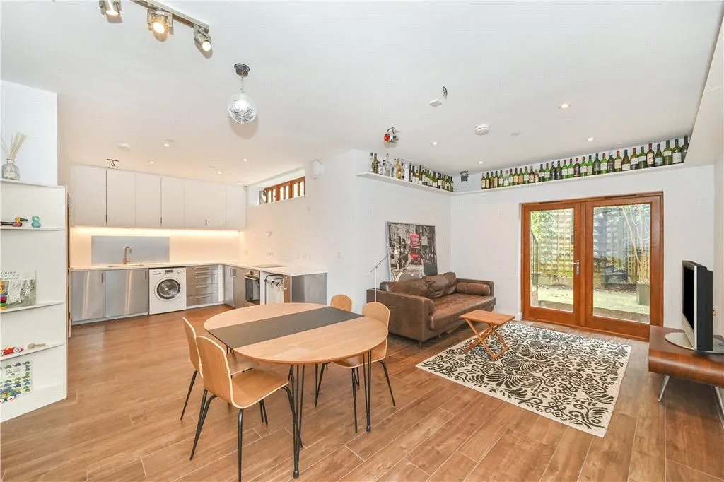 Gloucester Drive, London, N4 2, photo 29