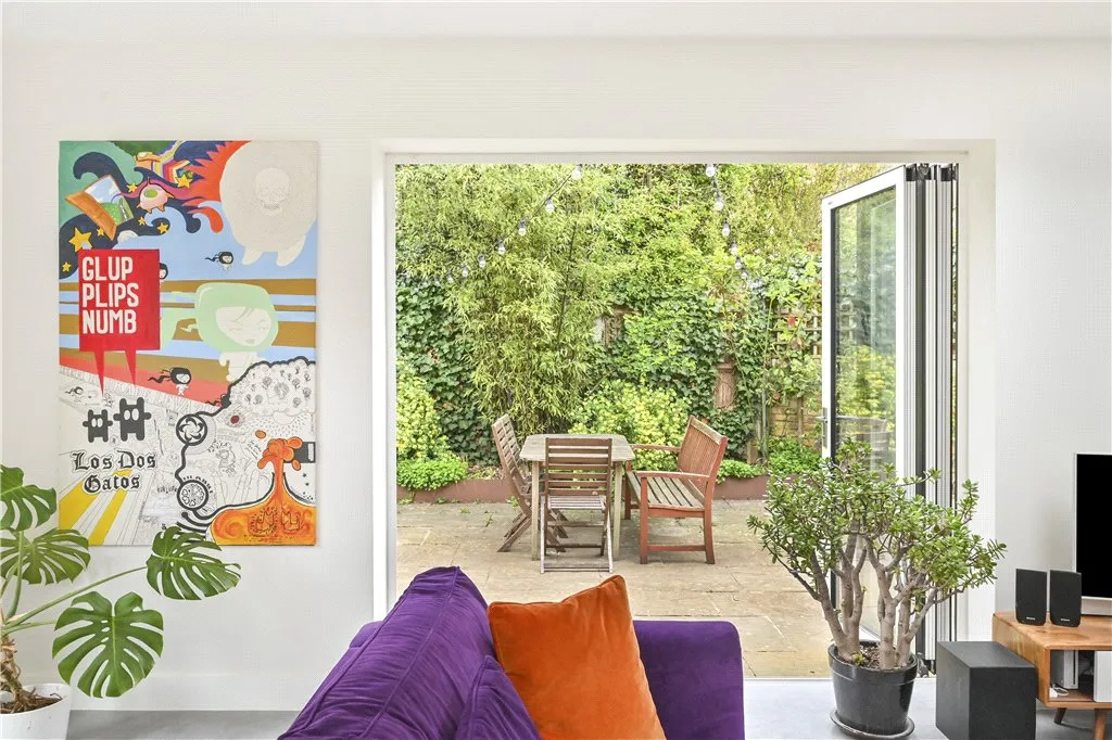 Gloucester Drive, London, N4 2, photo 60