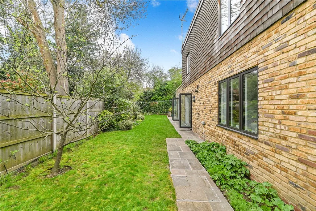 Gloucester Drive, London, N4 2, photo 17