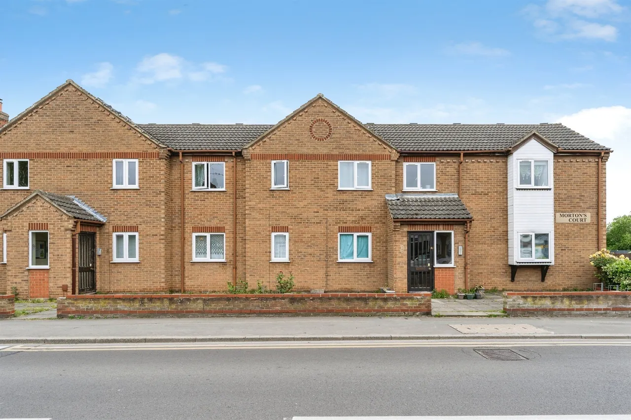 2 bed flat to rent, Station Road, March, PE15