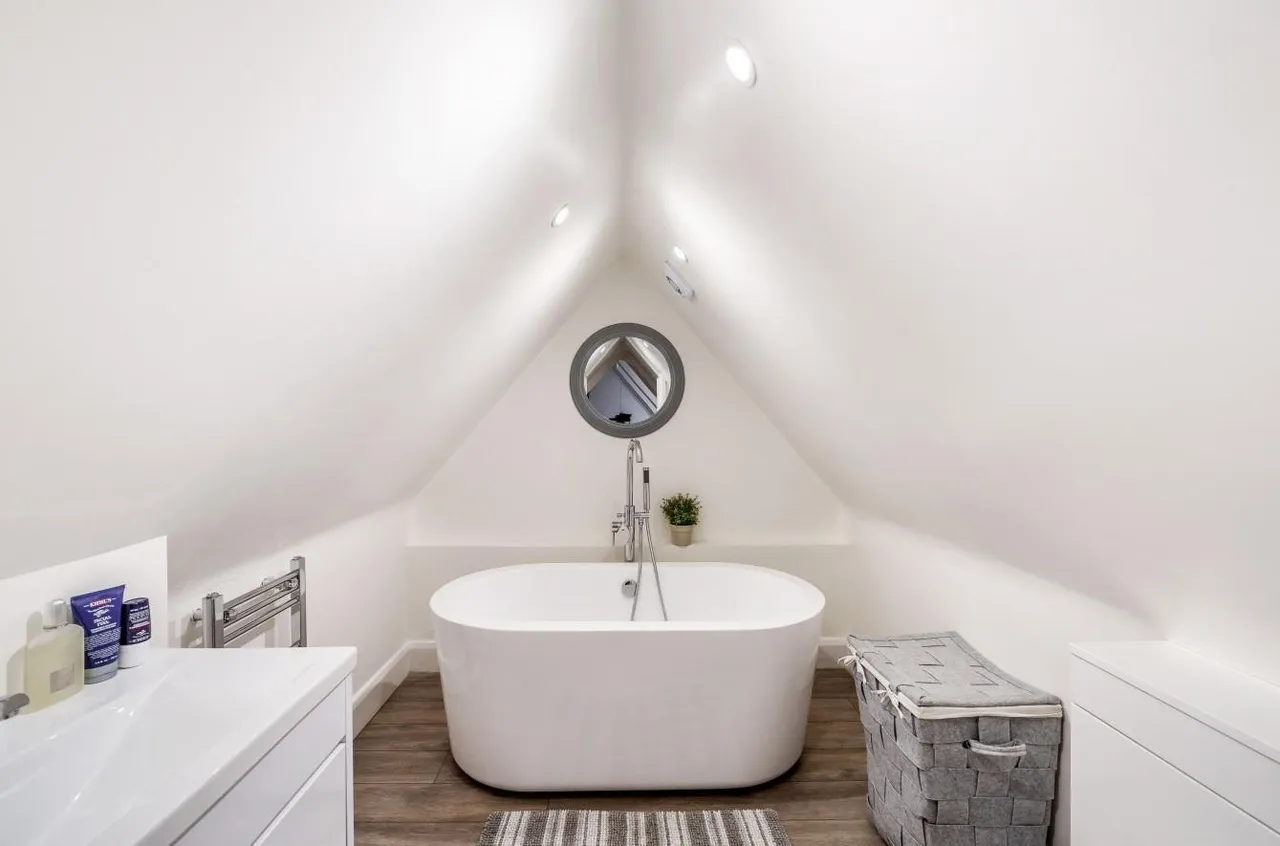 Chiltern Road, Sutton, SM2 5QU, photo 17