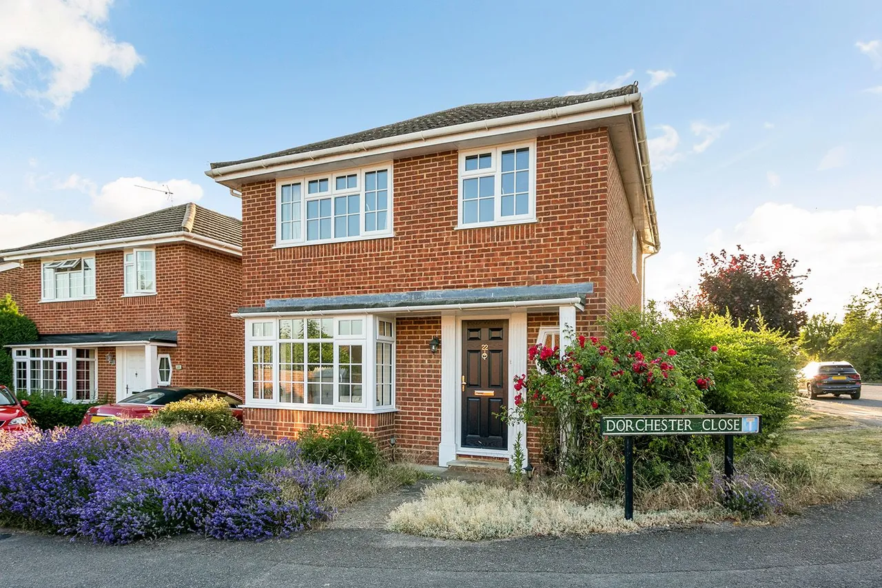 3 bed house for sale — Dorchester Close, Cranbrook Drive, Maidenhead, Berkshire