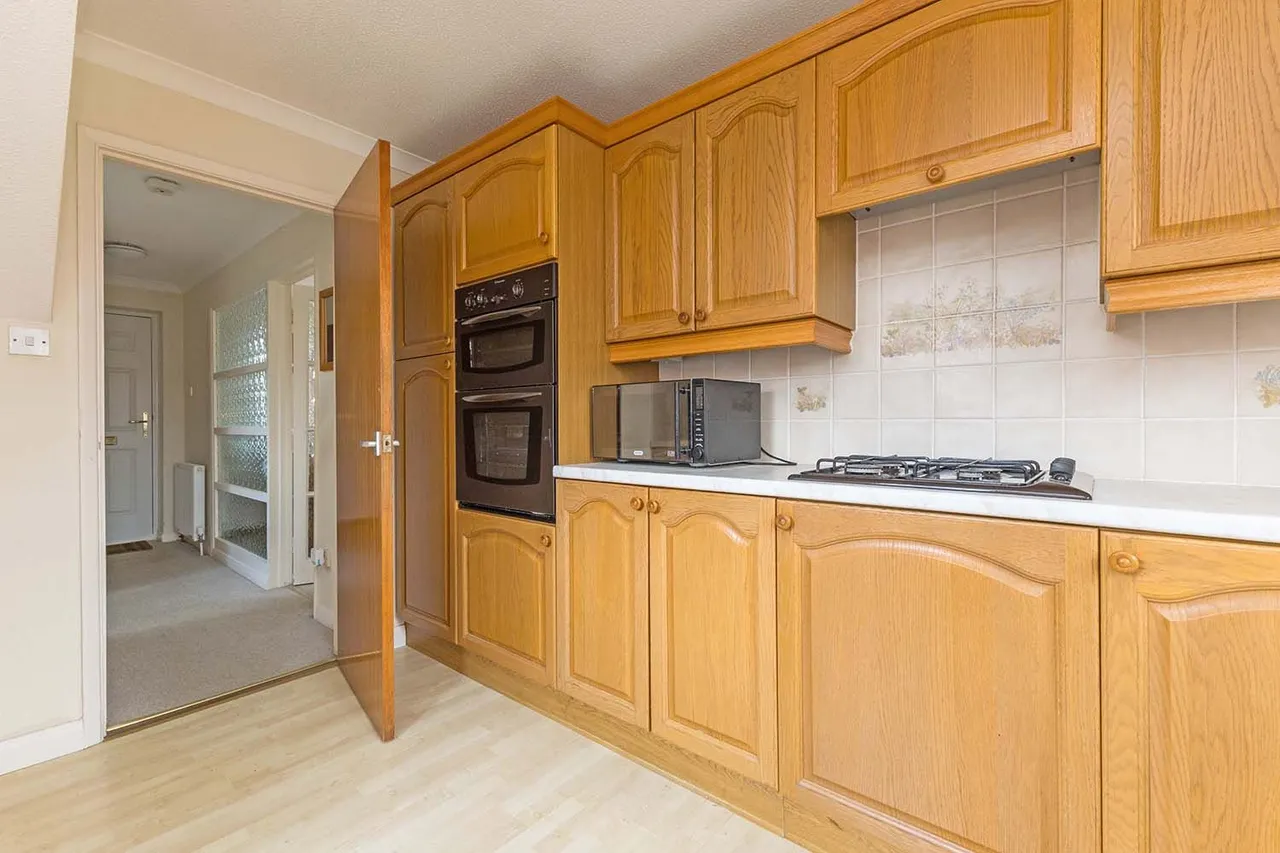 Dorchester Close, Cranbrook Drive, Maidenhead, Berkshire, photo 8