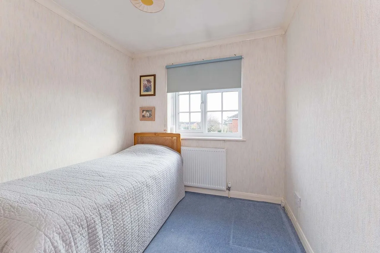 Dorchester Close, Cranbrook Drive, Maidenhead, Berkshire, photo 12