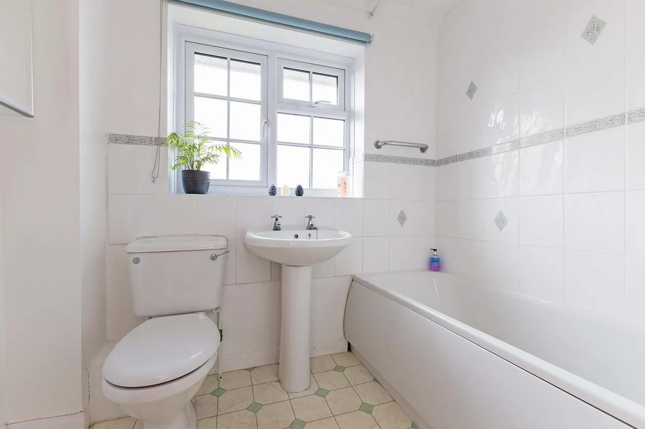 Dorchester Close, Cranbrook Drive, Maidenhead, Berkshire, photo 13