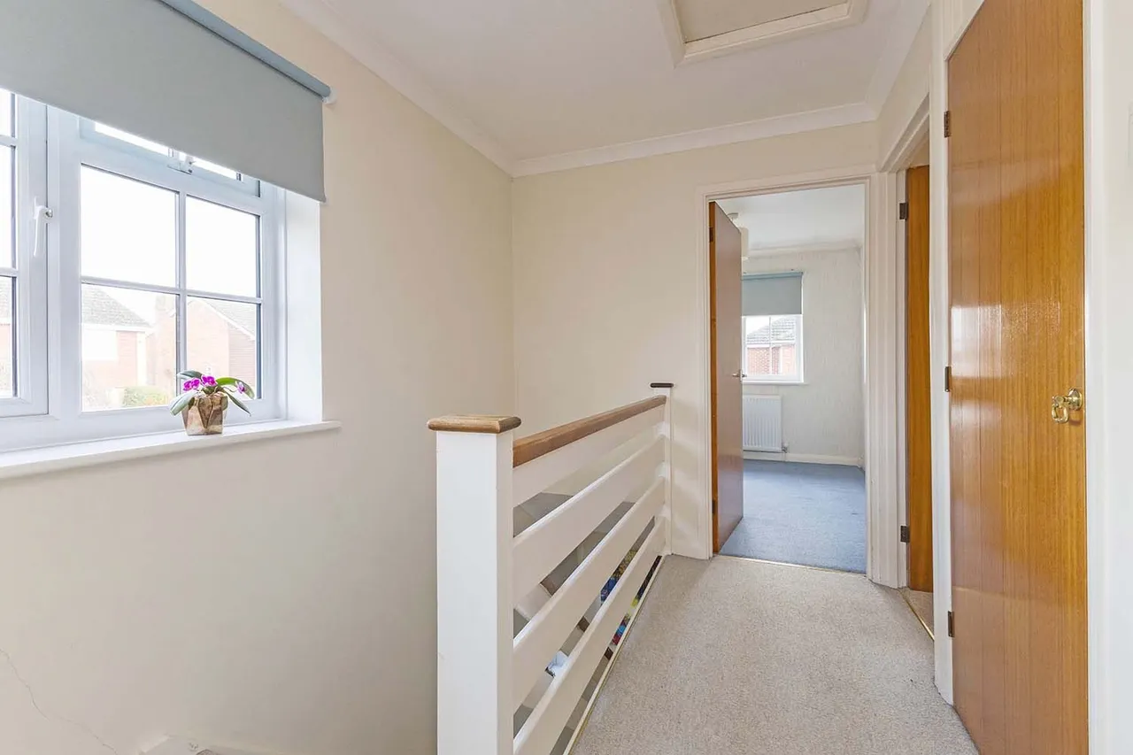 Dorchester Close, Cranbrook Drive, Maidenhead, Berkshire, photo 14