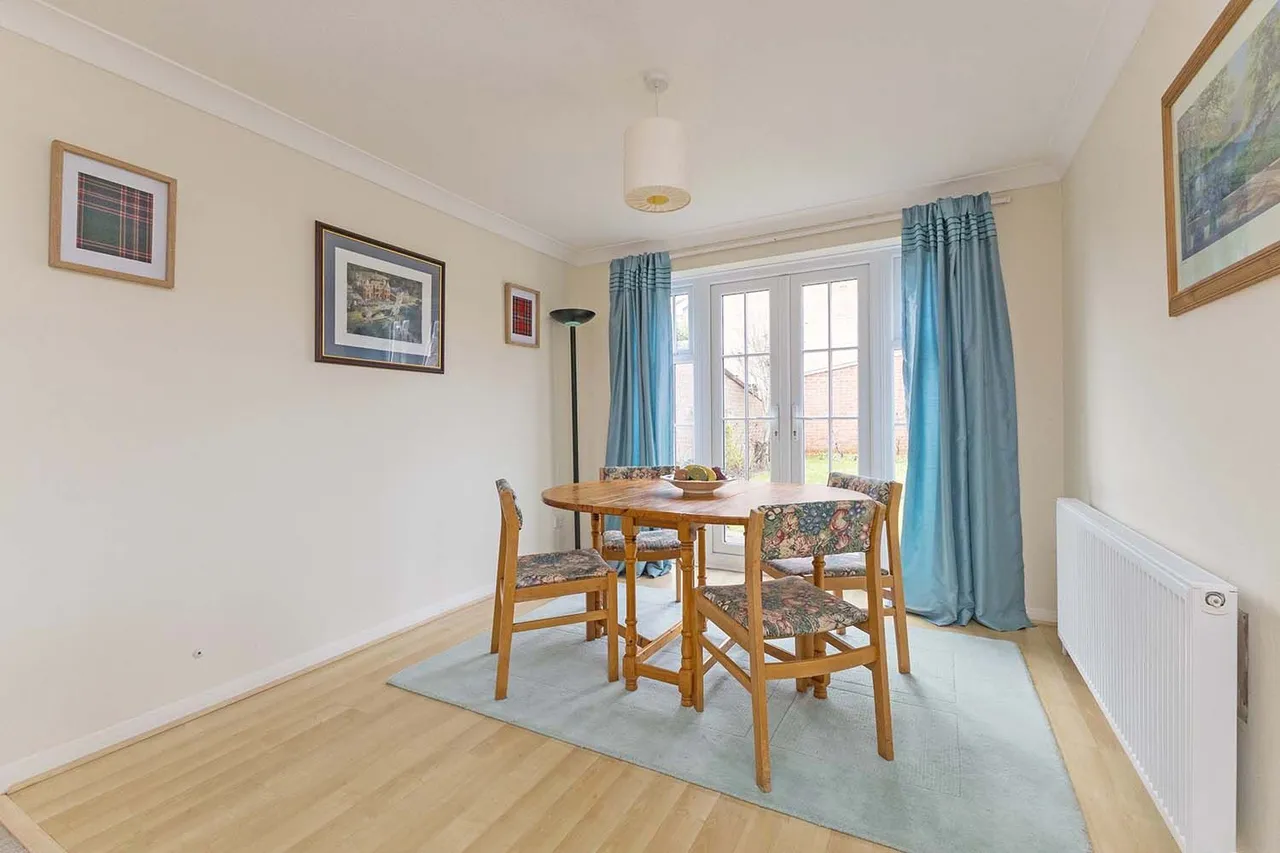 Dorchester Close, Cranbrook Drive, Maidenhead, Berkshire, photo 6