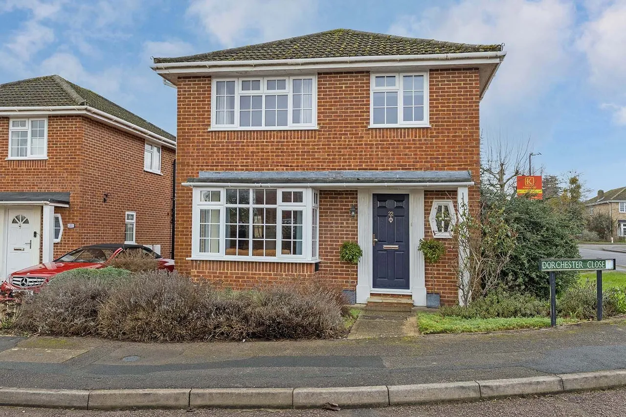 Dorchester Close, Cranbrook Drive, Maidenhead, Berkshire, photo 18