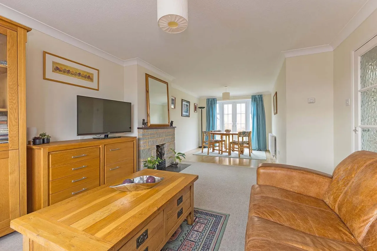 Dorchester Close, Cranbrook Drive, Maidenhead, Berkshire, photo 4