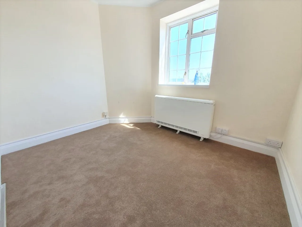 Great West Road, TW5, photo 2