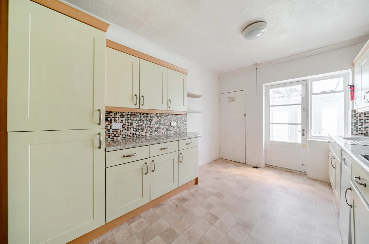 The Crescent, Lancing, BN15, photo 3