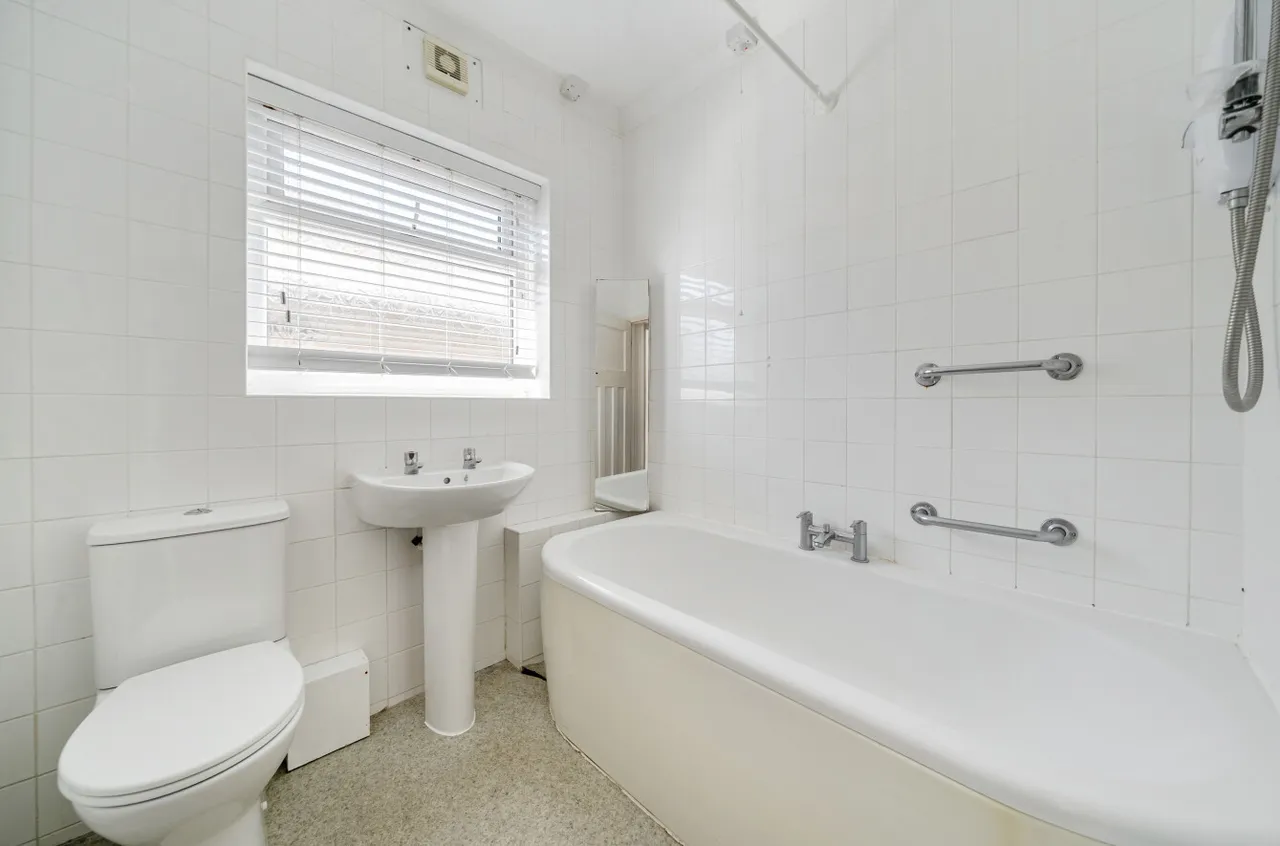 The Crescent, Lancing, BN15, photo 11