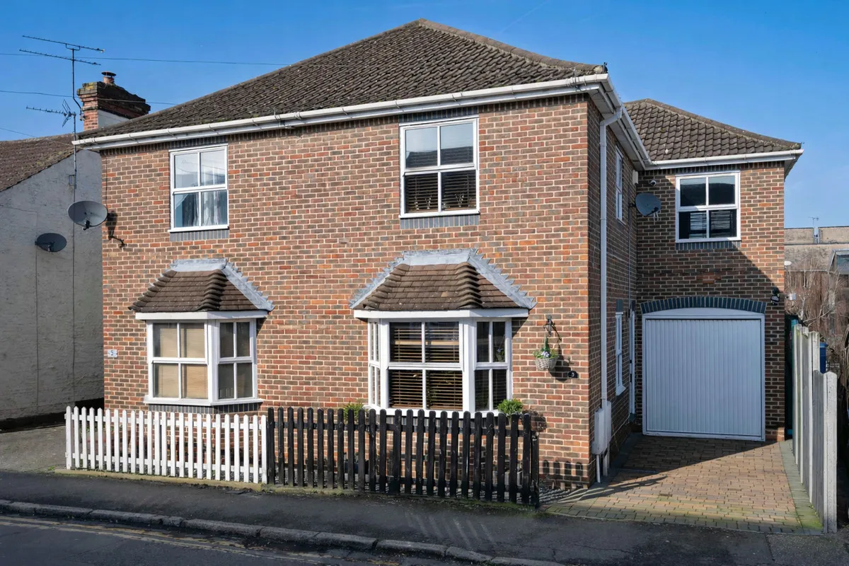 3 bed house for sale, Victoria Road, Brentwood, CM14