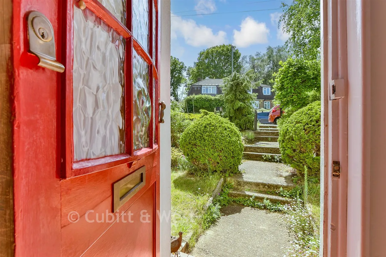 Springfield Road, Westcott, RH4, photo 11