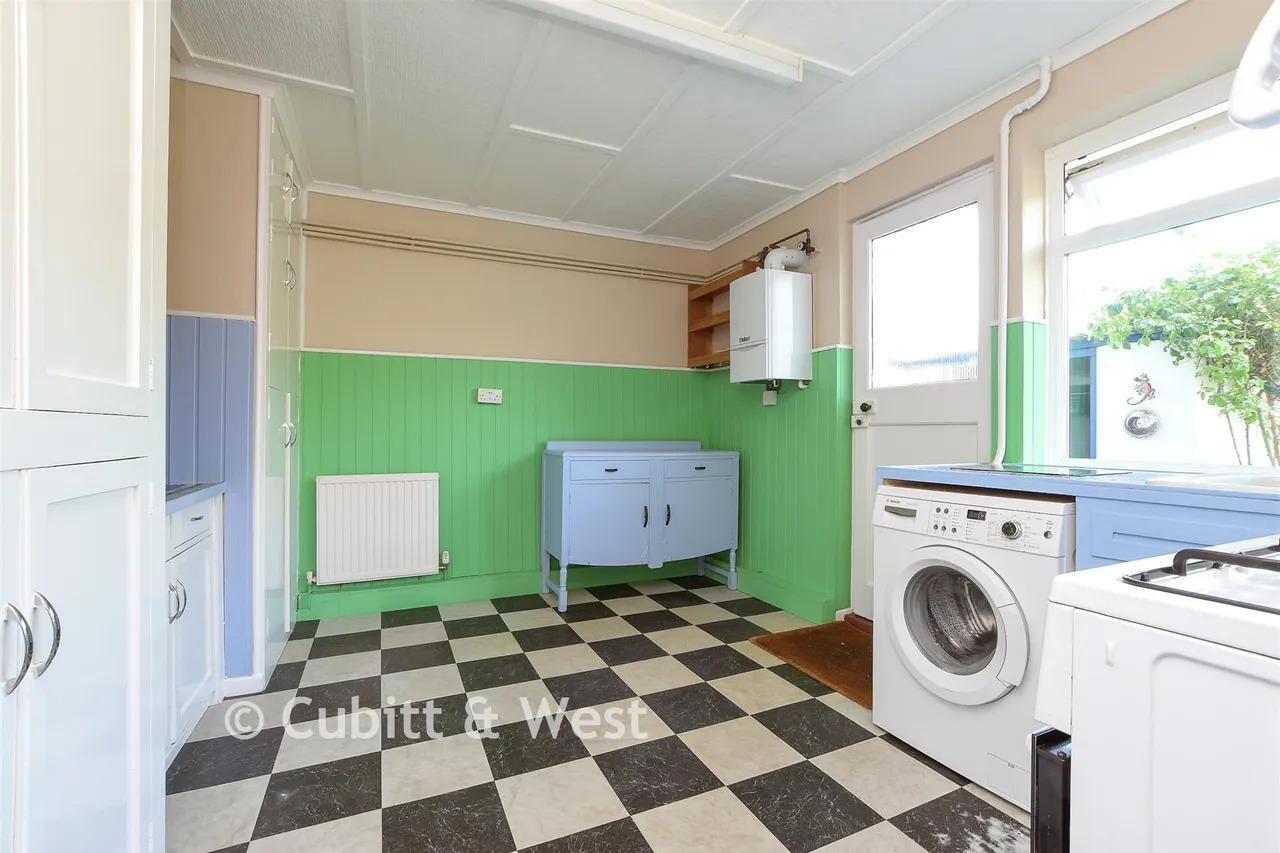 Springfield Road, Westcott, RH4, photo 4