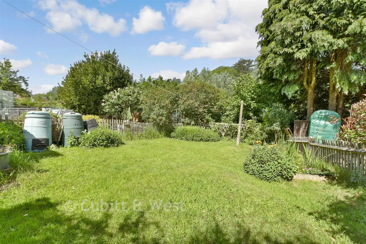 Springfield Road, Westcott, RH4, photo 2