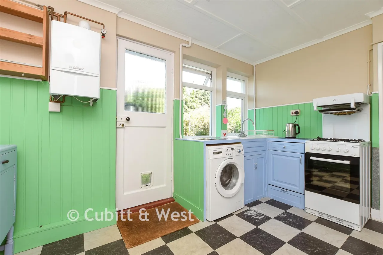 Springfield Road, Westcott, RH4, photo 5