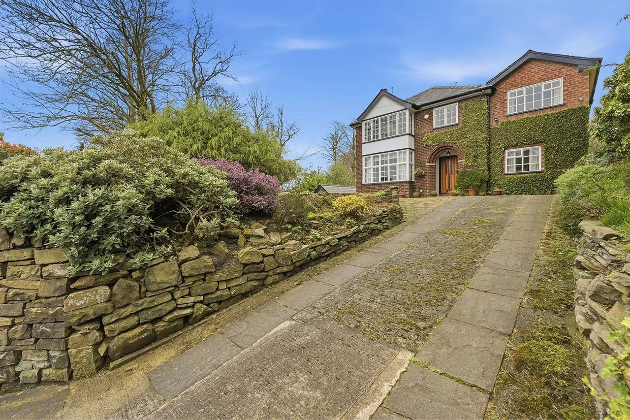 4 bed house for sale — Buxton Old Road, Macclesfield