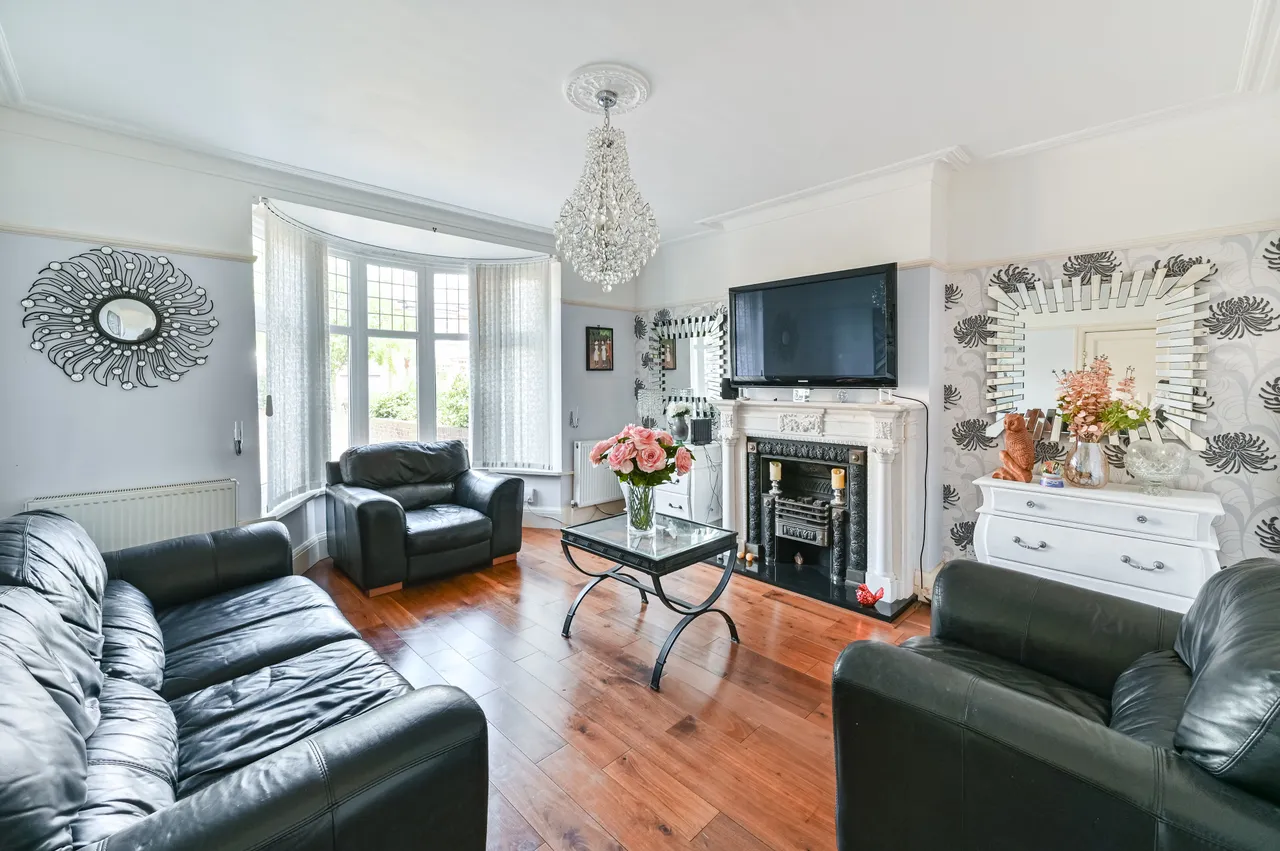 32 Howden Road, London, photo 2