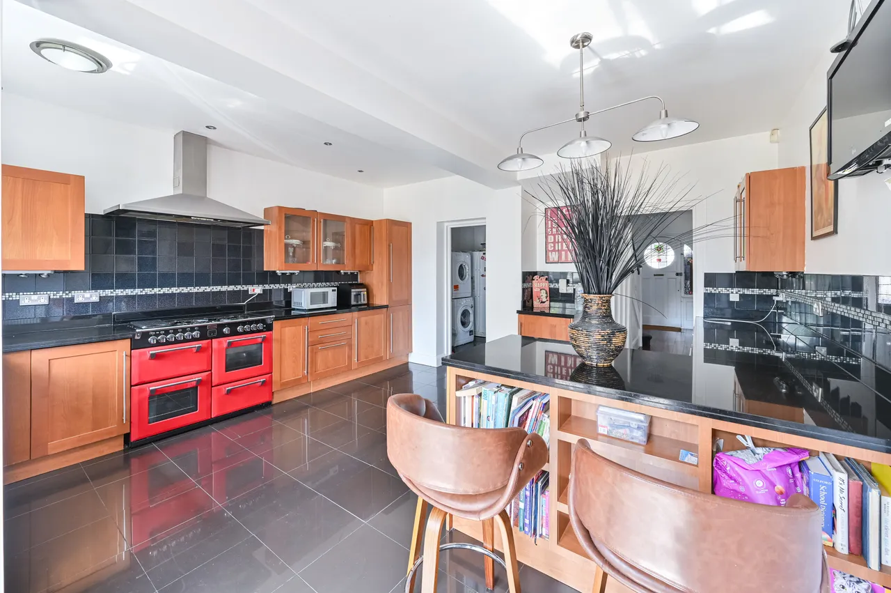 32 Howden Road, London, photo 7