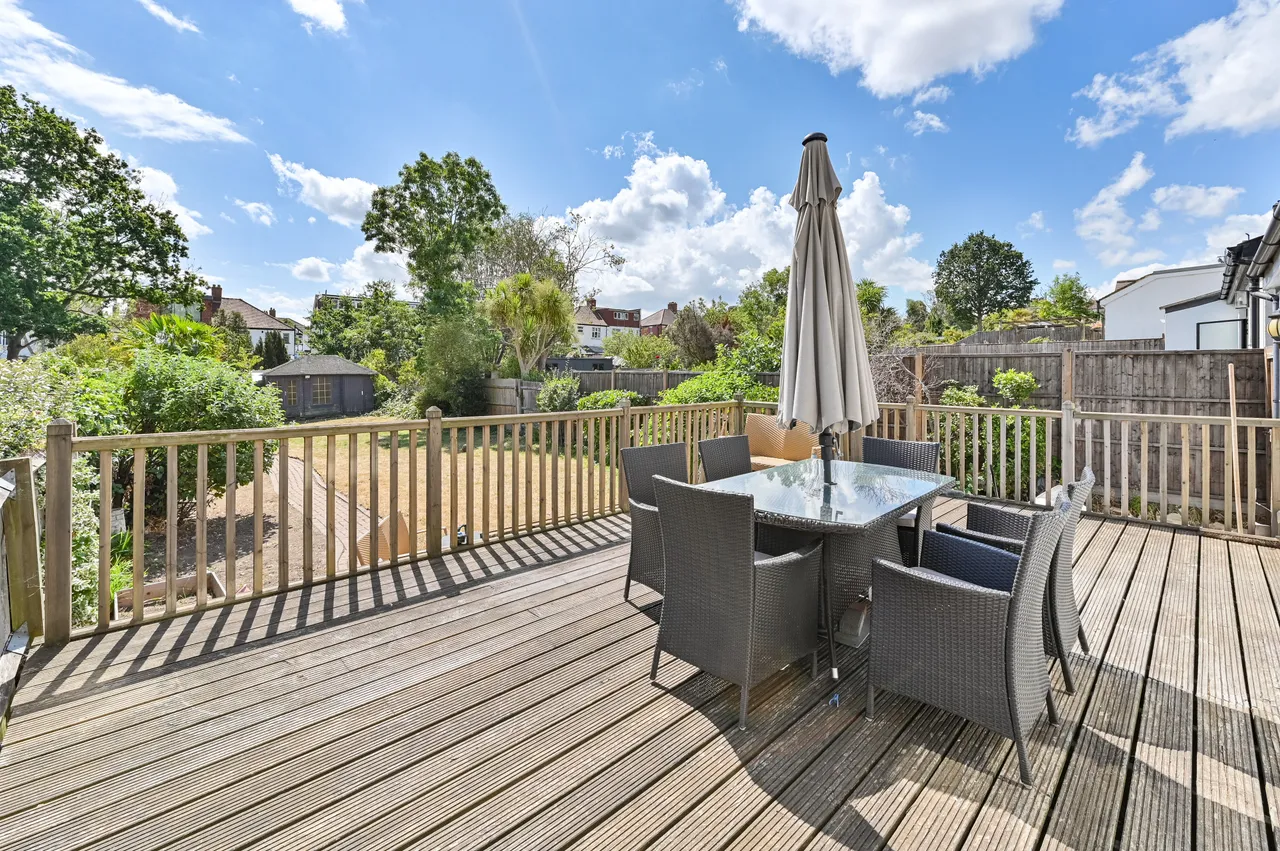 32 Howden Road, London, photo 4