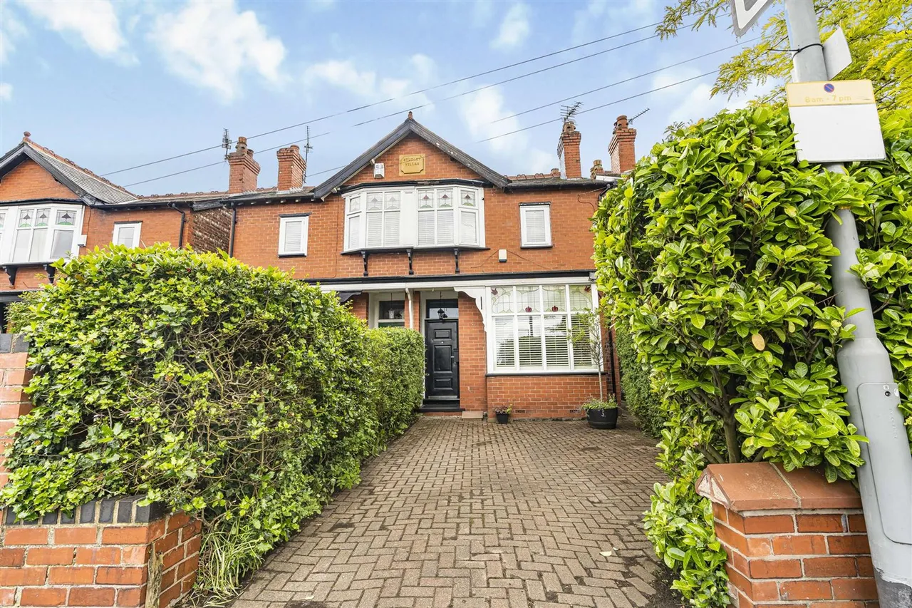 Moss Lane, Bramhall, SK7, photo 3