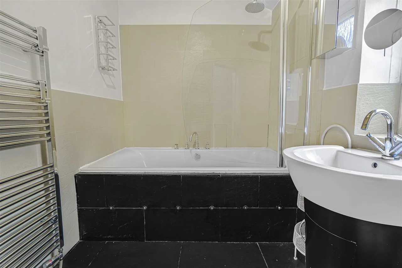 Moss Lane, Bramhall, SK7, photo 18