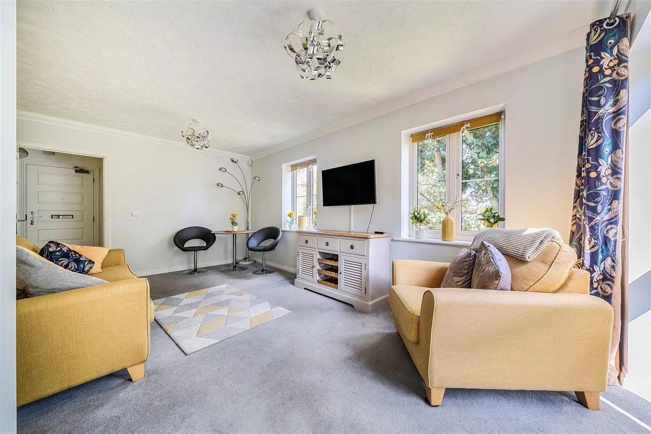 Laindon Road, Billericay, CM12, photo 2