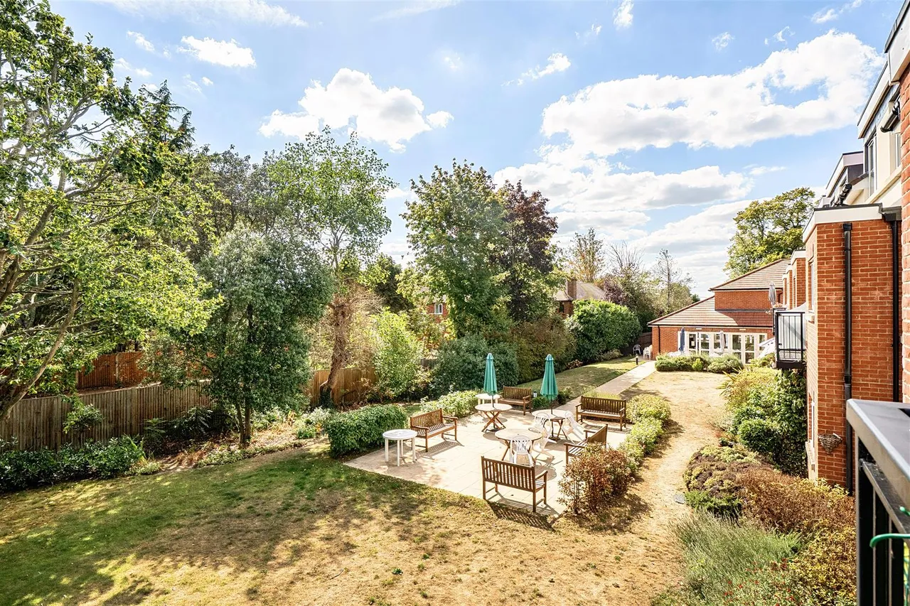 Laindon Road, Billericay, CM12, photo 5