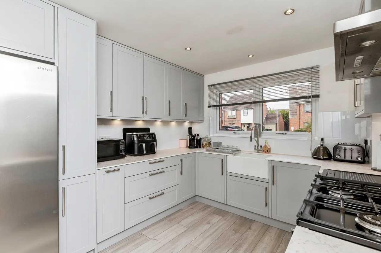 4 bed house for sale, Delrogue Road, Crawley, RH11