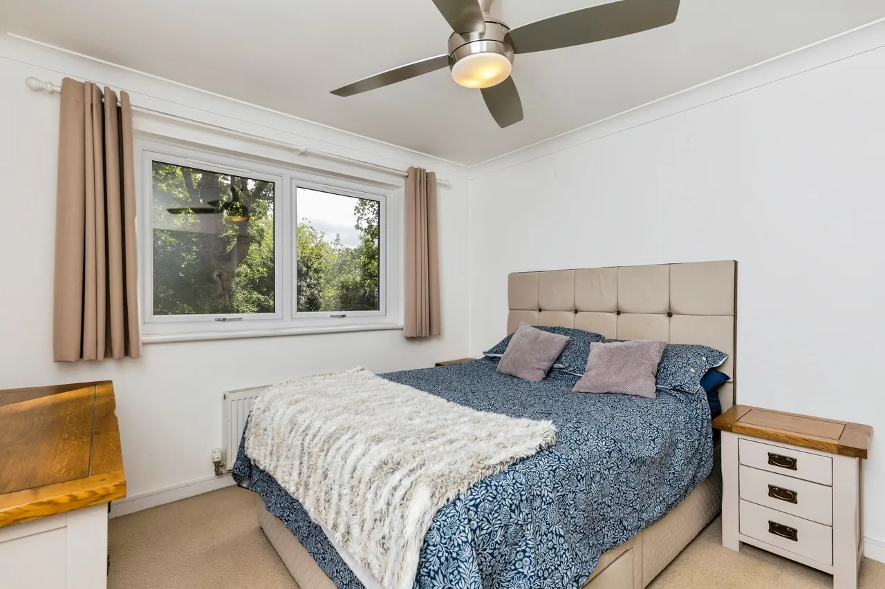 Delrogue Road, Crawley, RH11, photo 13