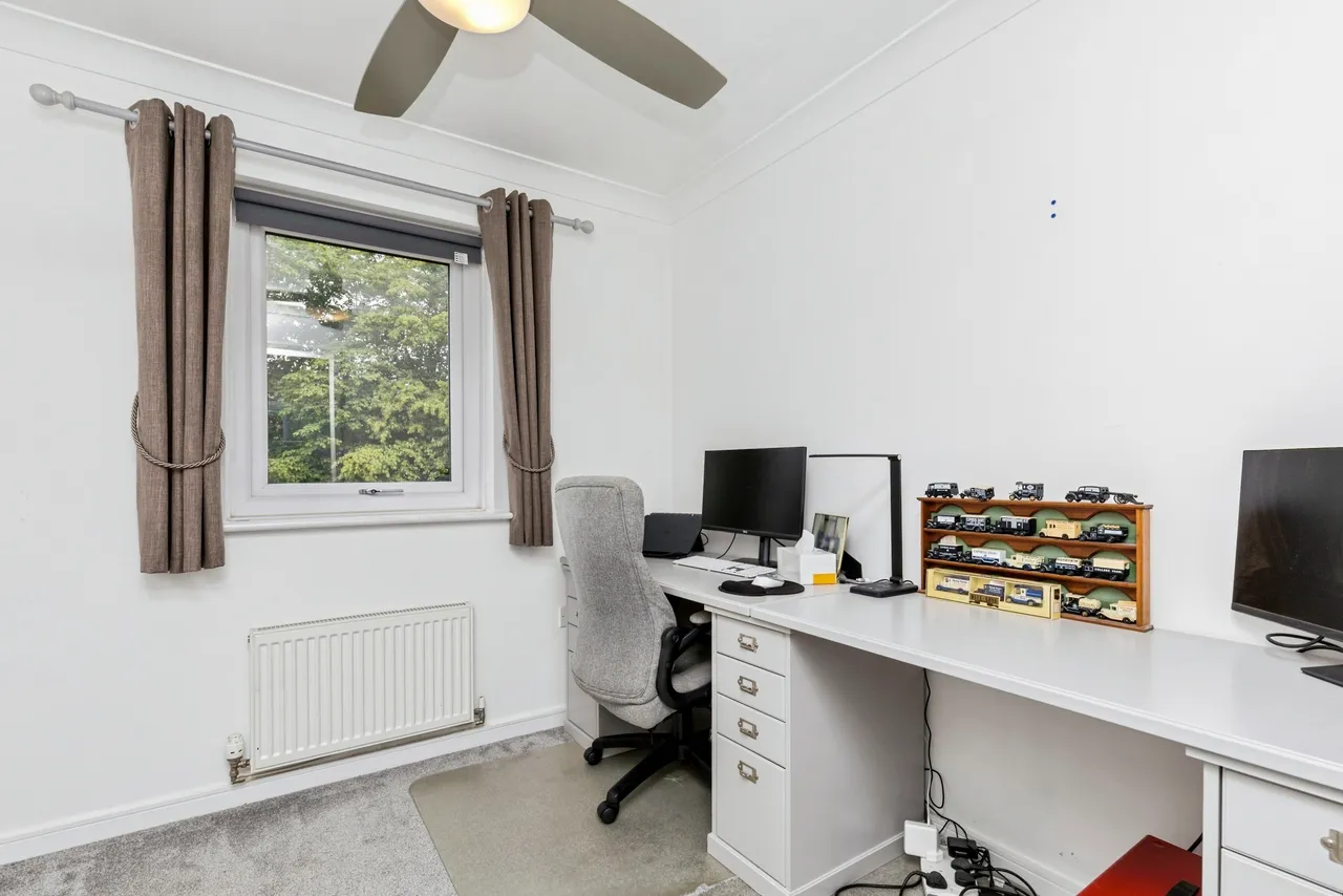 Delrogue Road, Crawley, RH11, photo 15