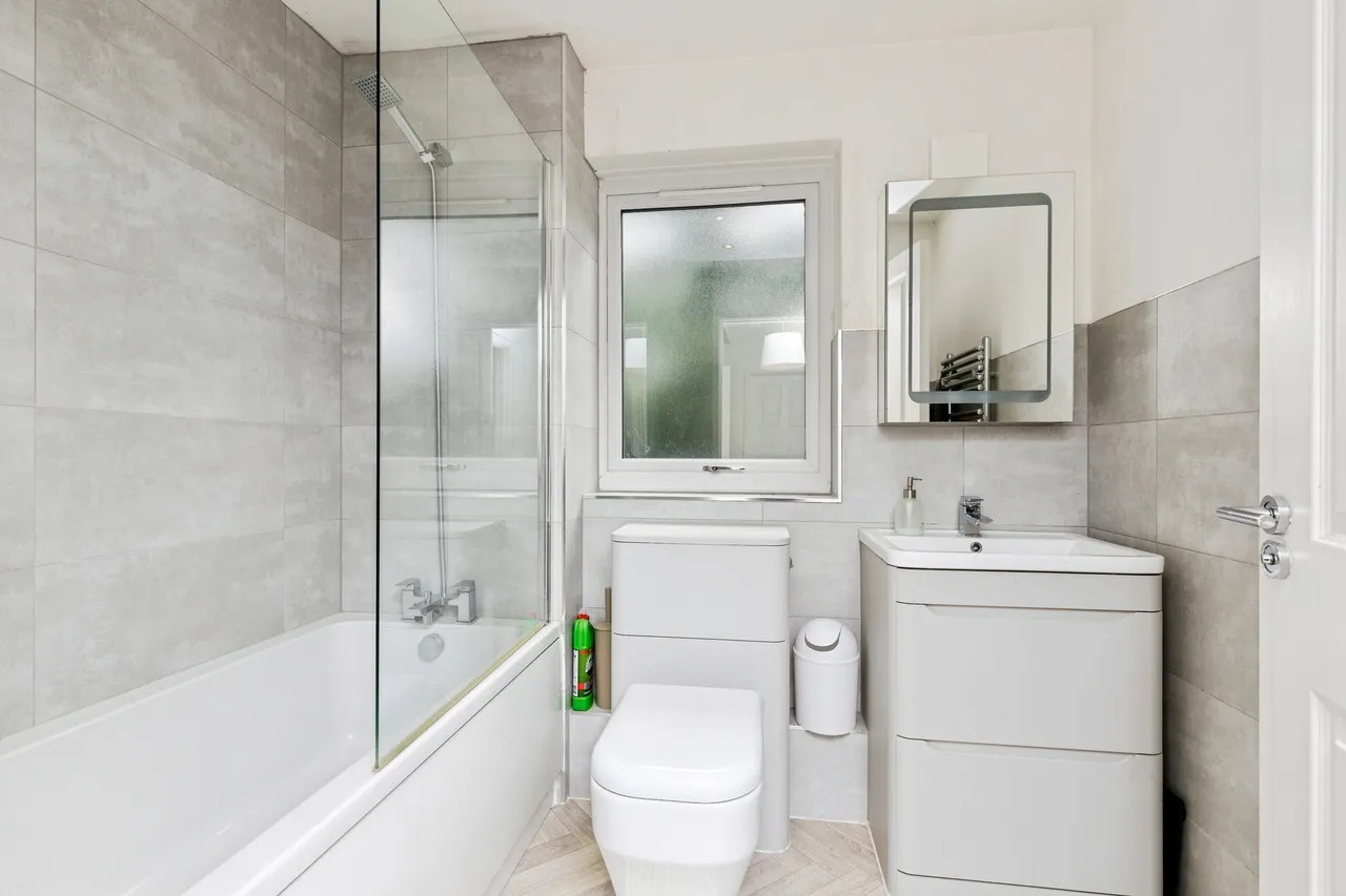 Delrogue Road, Crawley, RH11, photo 16