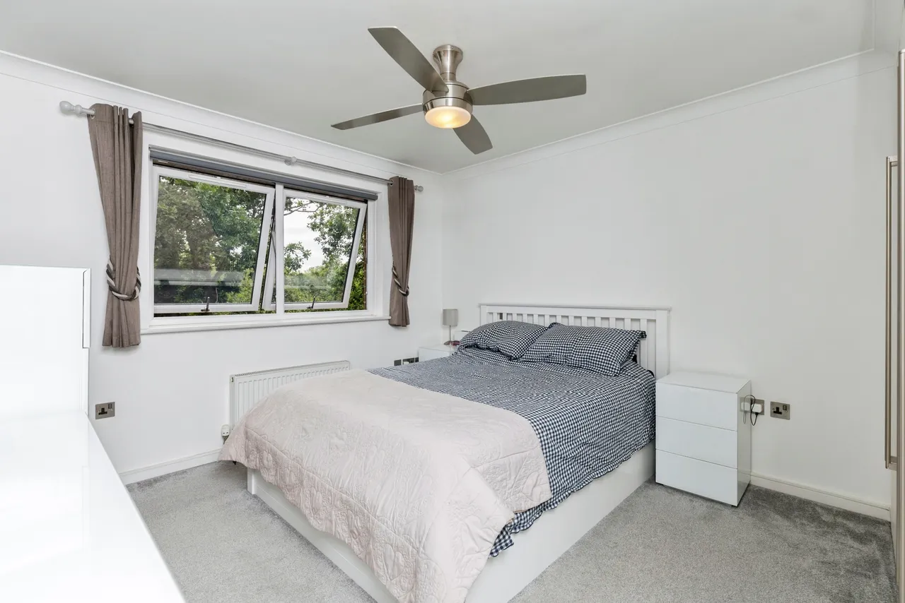 Delrogue Road, Crawley, RH11, photo 11