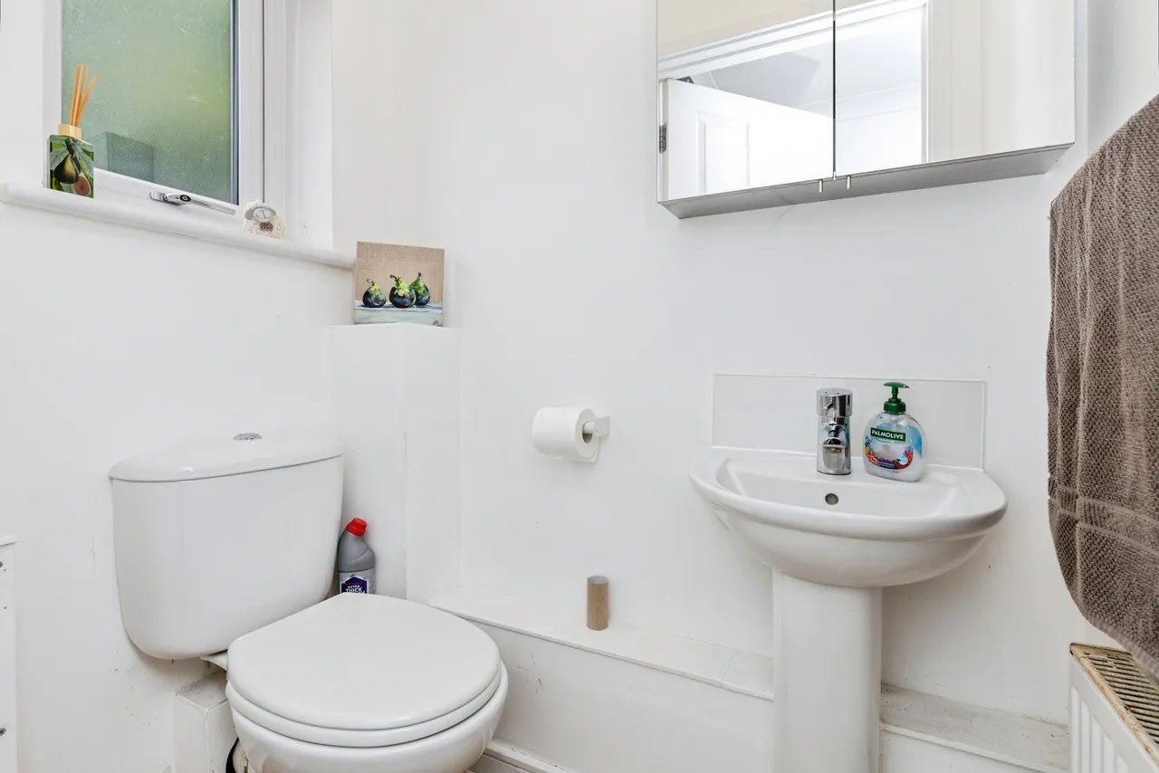 Delrogue Road, Crawley, RH11, photo 9