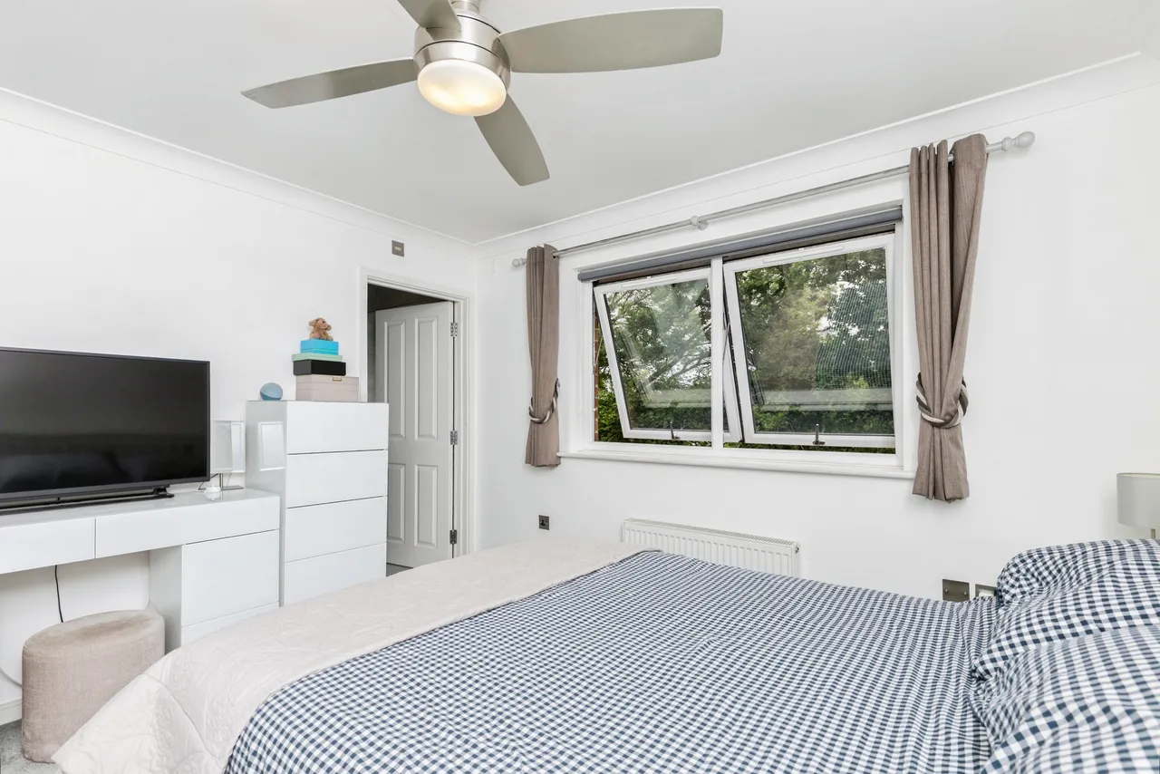 Delrogue Road, Crawley, RH11, photo 10