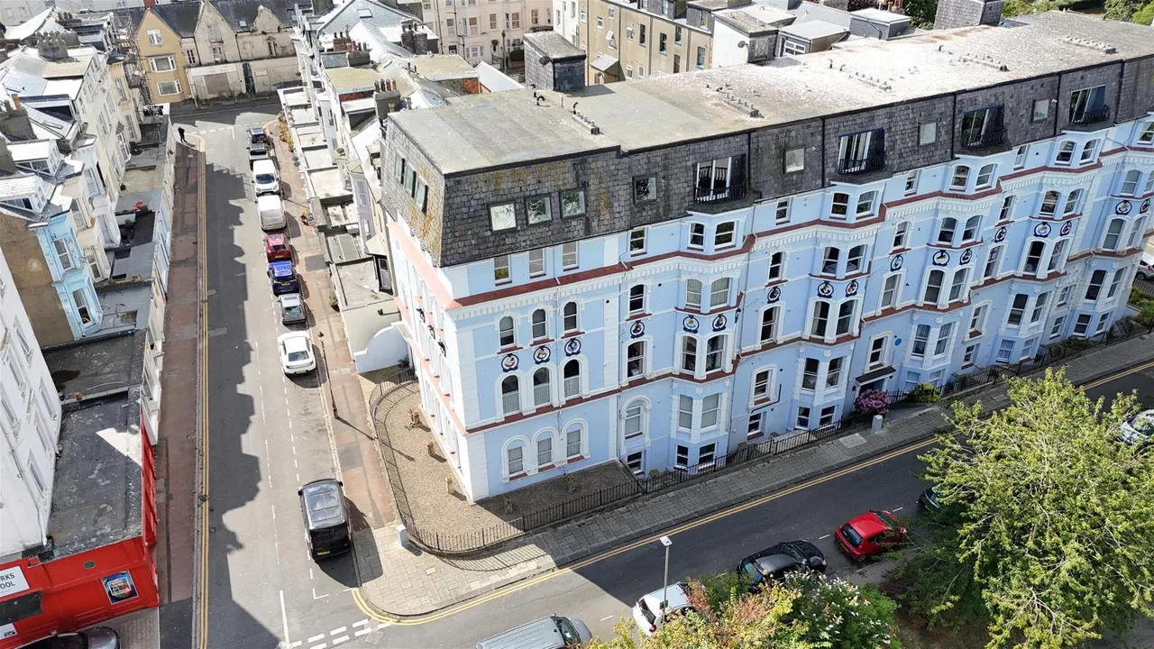 2 bed flat for sale — St. Martins Avenue, Scarborough YO11 2DA