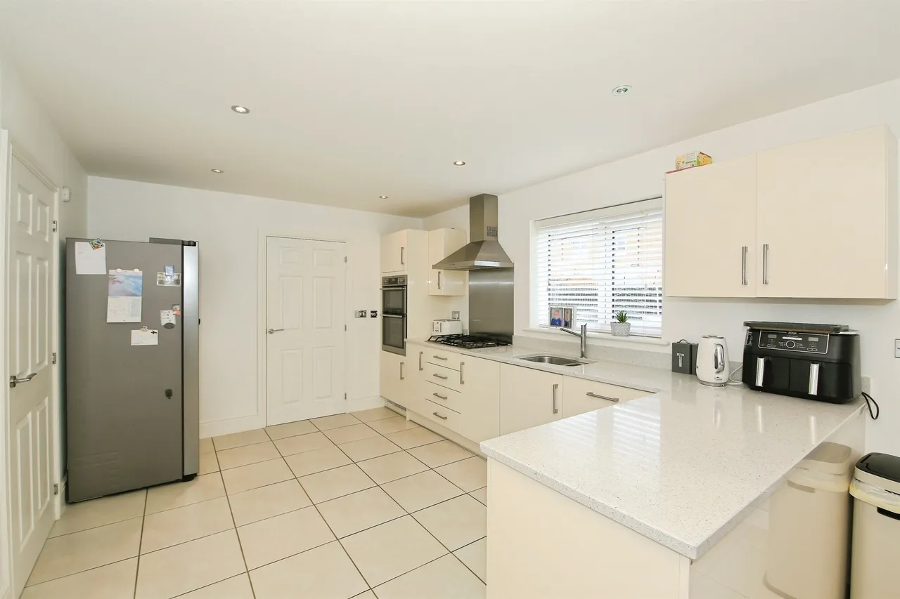 Leon Drive, Peterborough, photo 4