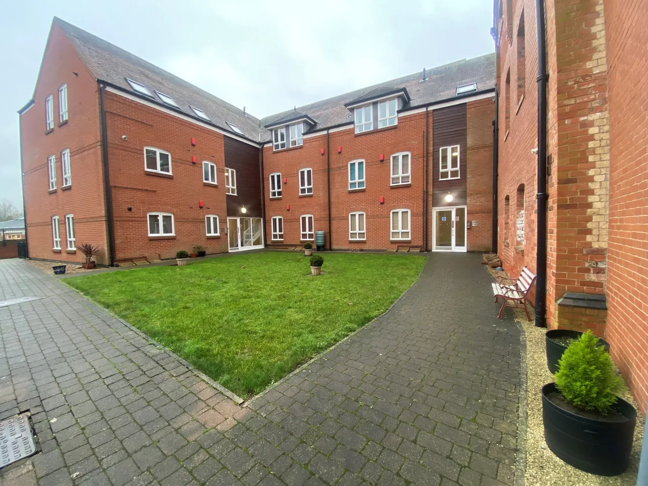 2 bed flat to rent — The Courtyard, Castle Brewery, Newark, NG24