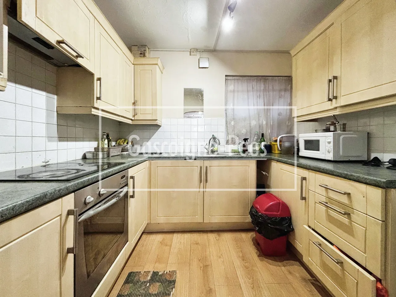 Martyr Road, Guildford, GU1, photo 2