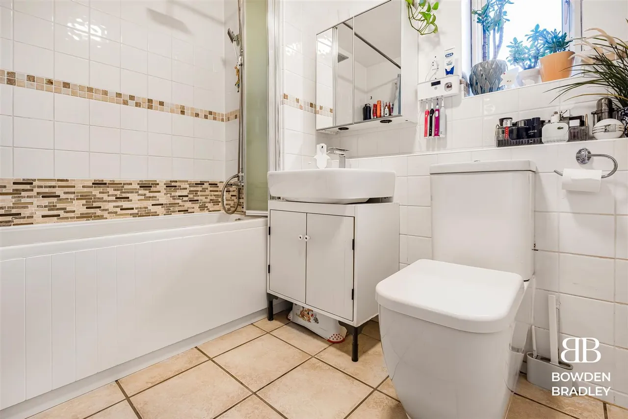 Tylney Close, Chigwell, IG7, photo 8