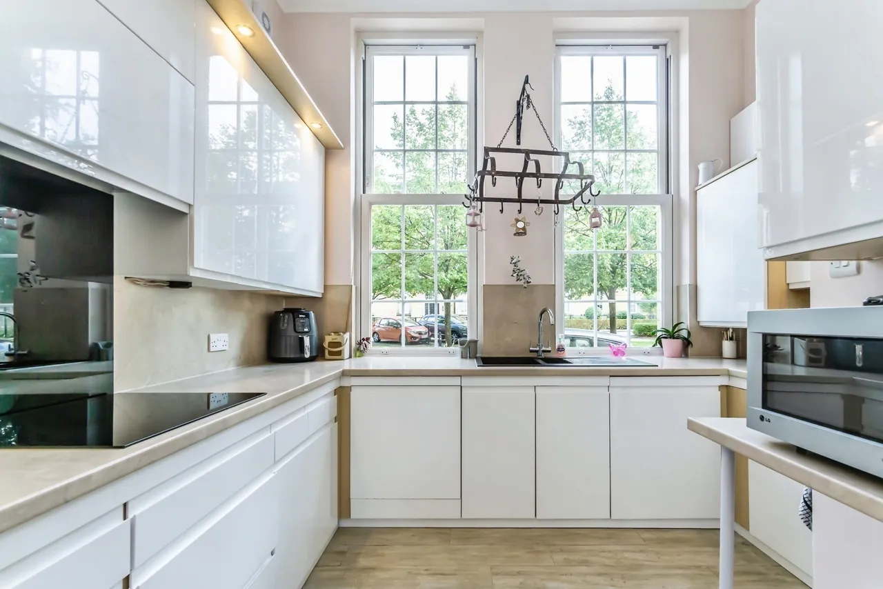 Brigade Place, Caterham, Surrey, CR3, photo 3