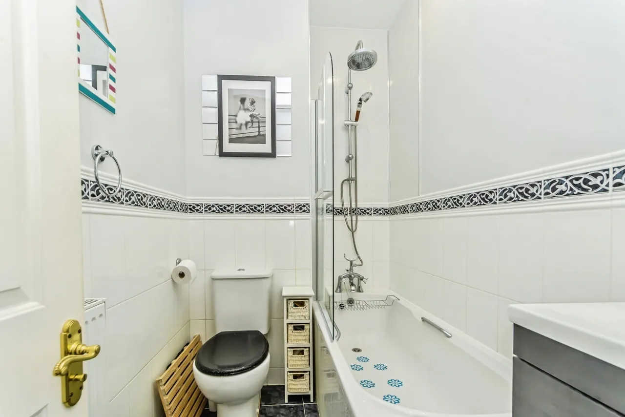 Brigade Place, Caterham, Surrey, CR3, photo 9