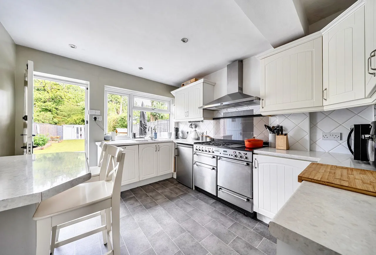Lumley Road, Horley, RH6 7JL, photo 2
