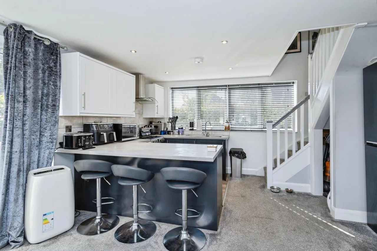 Restawyle Avenue, Hayling Island, PO11, photo 9